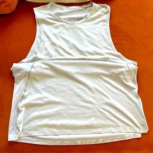 Sleeveless men’s lululemon shirt